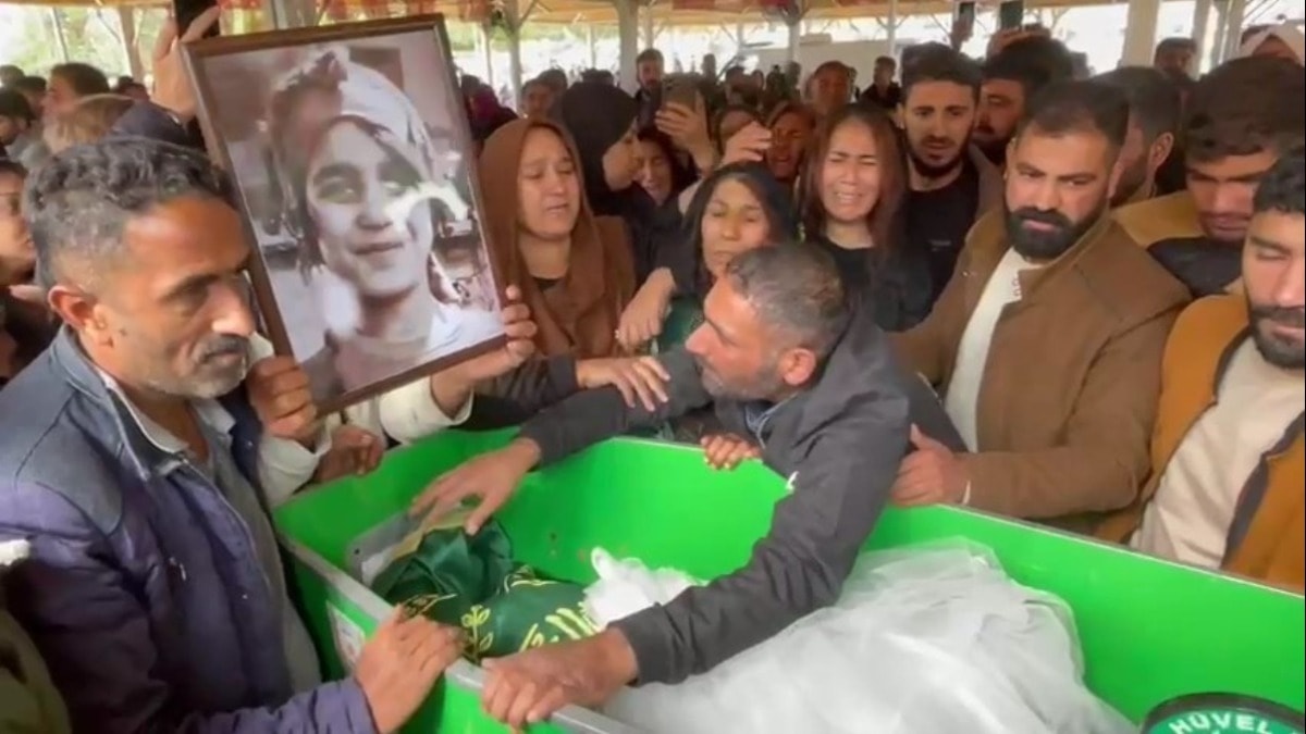 İstanbul'da öldürülen Şirin gözyaşlarıyla defnedildi