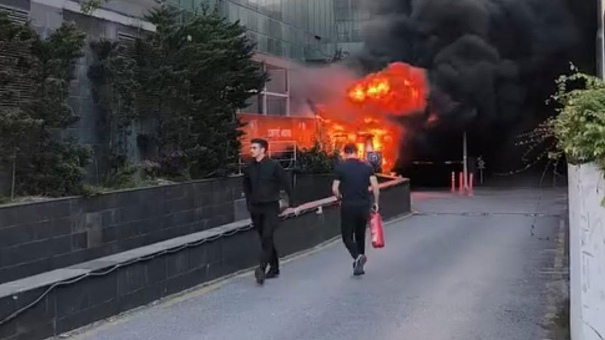 İstanbul'da AVM önünde yangın paniği: Gökyüzü siyaha büründü
