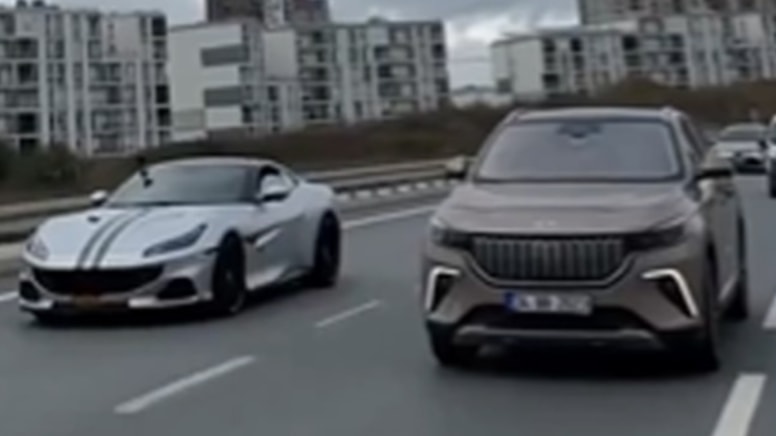 Ülke yanıyor AKP’li başkan Ferrari ile yarışıyor