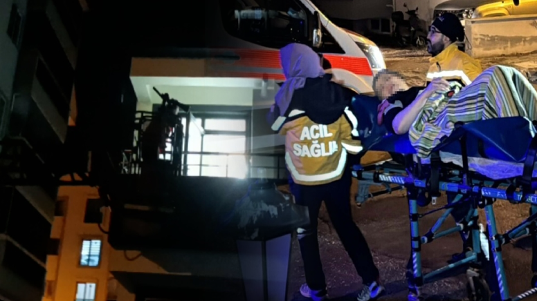 Dehşet anları: Rehin aldığı kadını bıçakladı