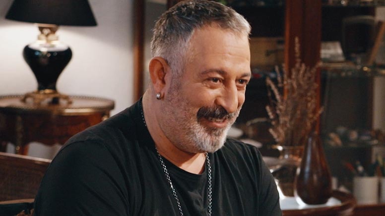 Cem Yılmaz'dan izleyicisine jest