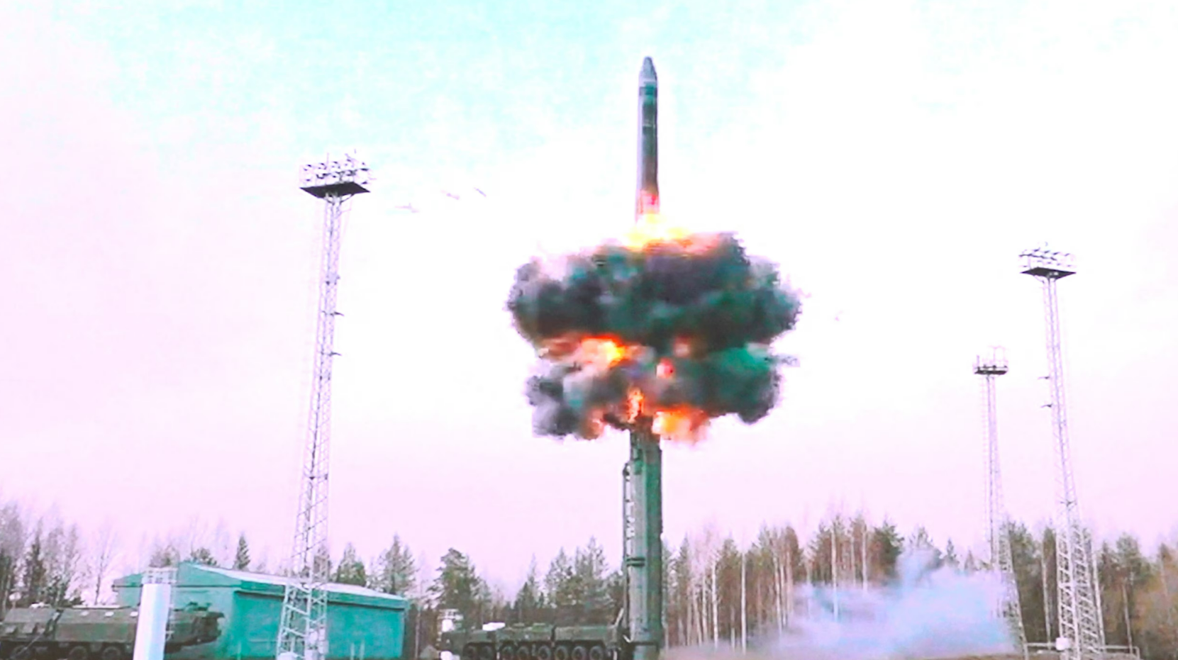 Rusya ilk kez kıtalararası balistik füzeyle Ukrayna'yı vurdu