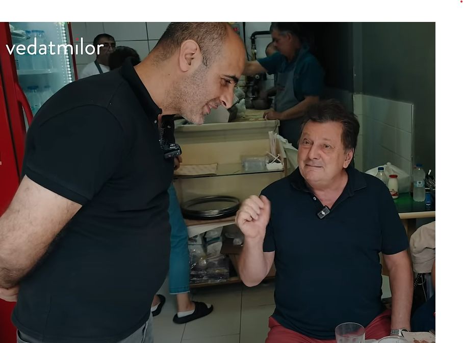 Vedat Milor restoran sahibine sinirlendi: 'Nasıl fotoğrafımı çekersin'