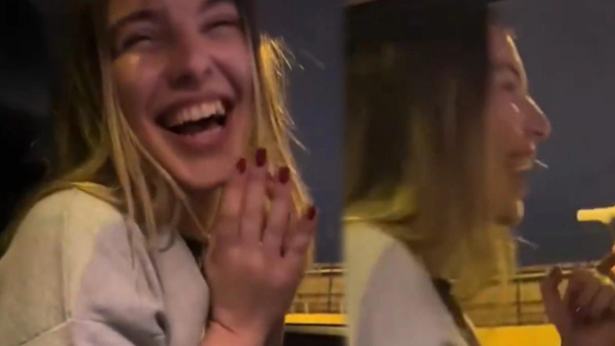 İlk kez trafik çevirmesine giren kız viral oldu: 'Güzelim diye mi çevirdin'