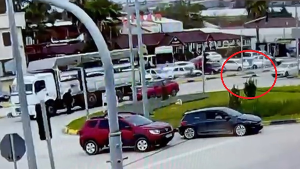 Korkunç kaza... Kamyonun altında kaldı! 30 metre sürüklendi