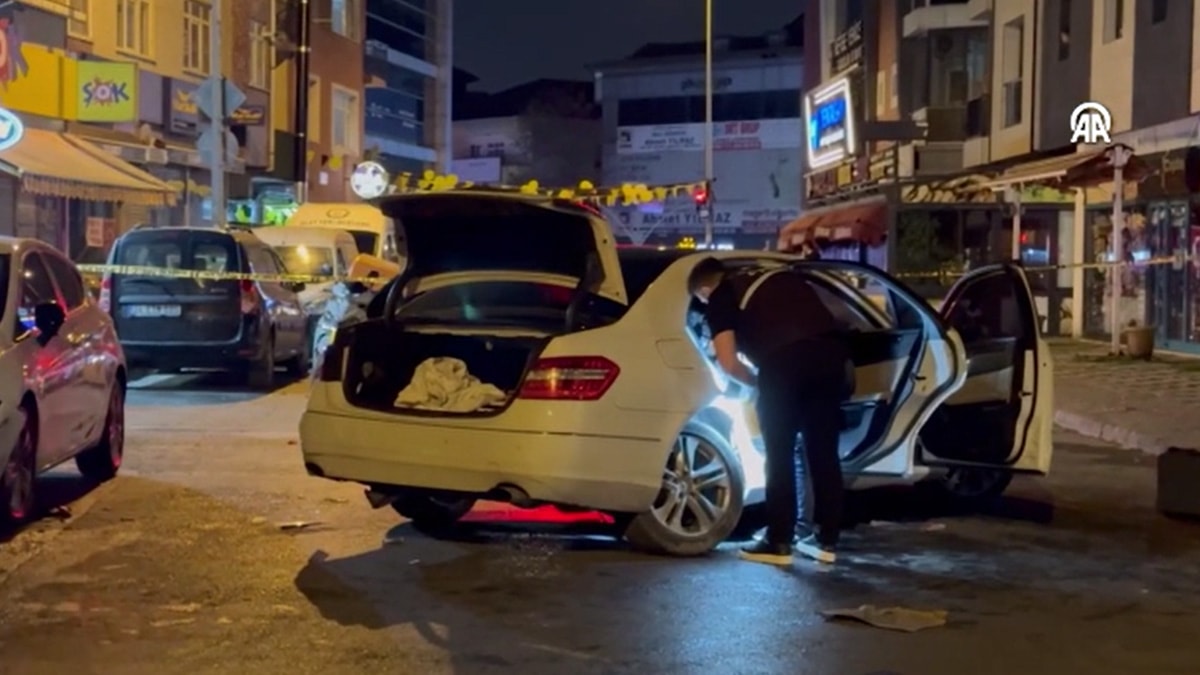 İş yerini kurşunladılar! Otomobille kaçarken kaza yaptılar