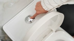 Çoğu kişinin tuvalette yaptığı hata! Mikroplardan korunmak için bunu mutlaka yapın