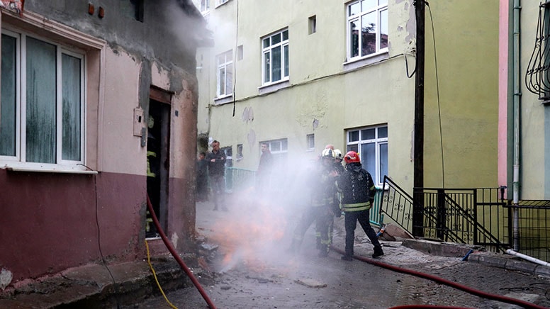 Kocaeli'nde doğal gaz dağıtım hattında korkutan yangın