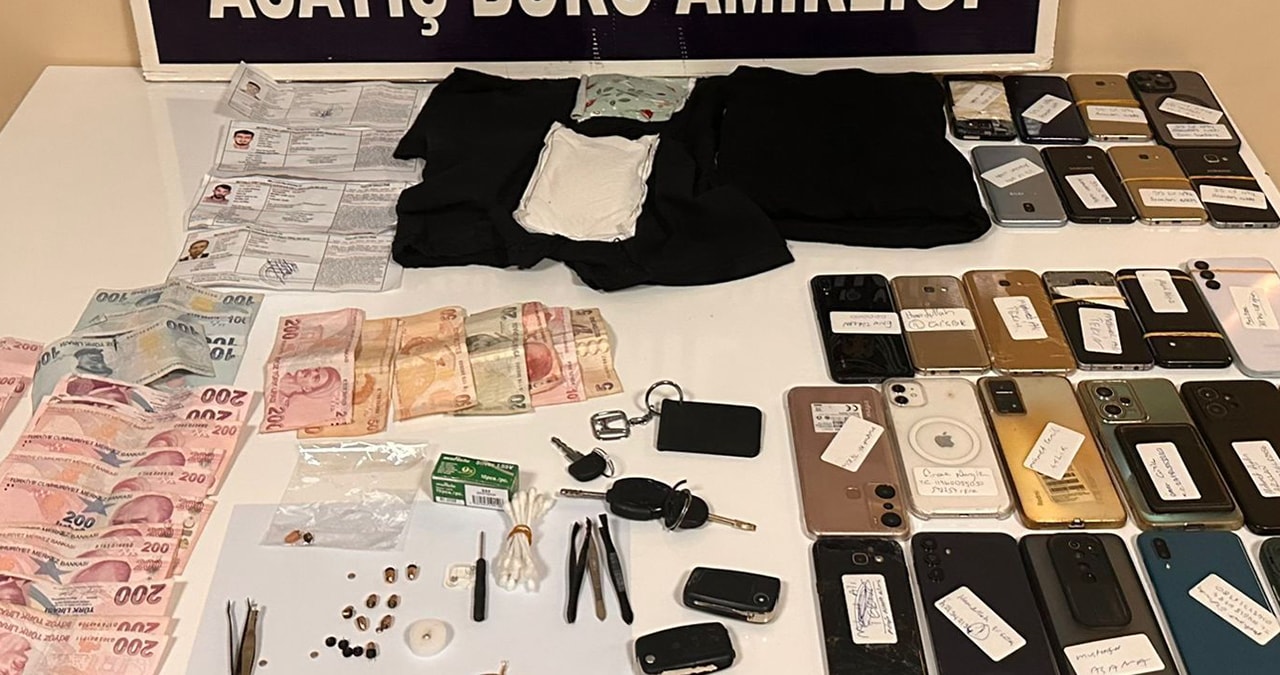 Ehliyet sınavında kopya düzeneği yakalandı: 6 gözaltı