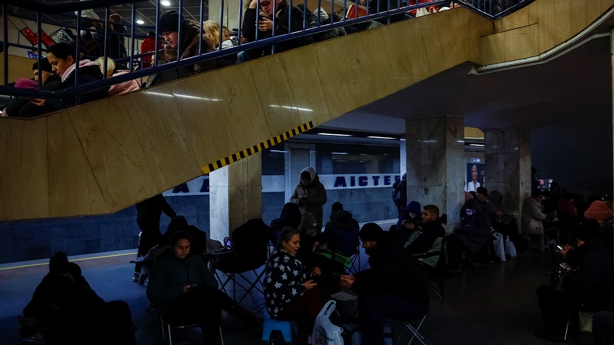 Rusya dev saldırısında 120 füze, 90 İHA ile Kiev'i vurdu: İnsanlar metrolarda istiflendi