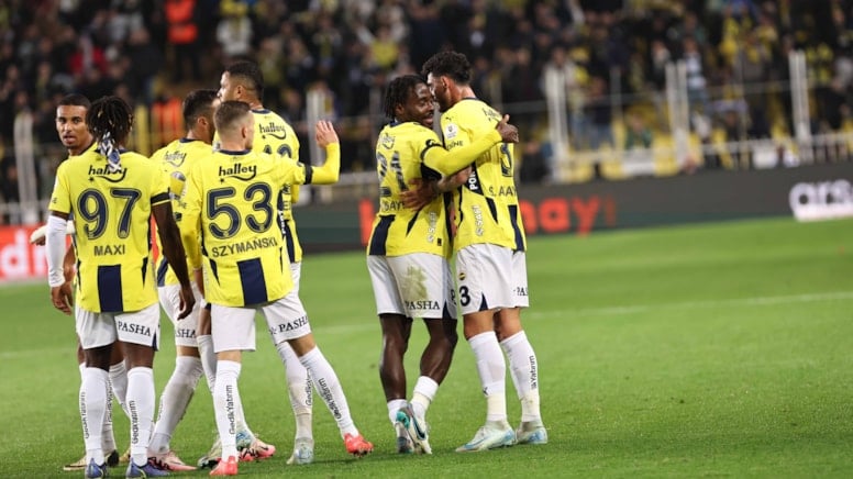 Fenerbahçe Sivasspor engelini dört golle geçti