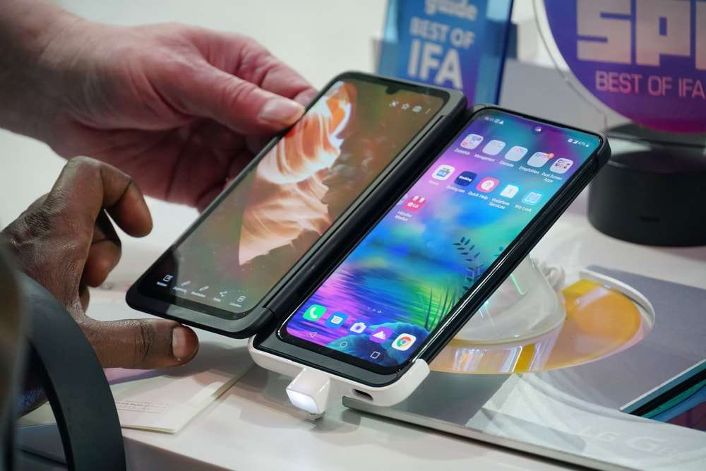 Ünlü marka akıllı telefon pazarından çekildi: Haklarını devretti