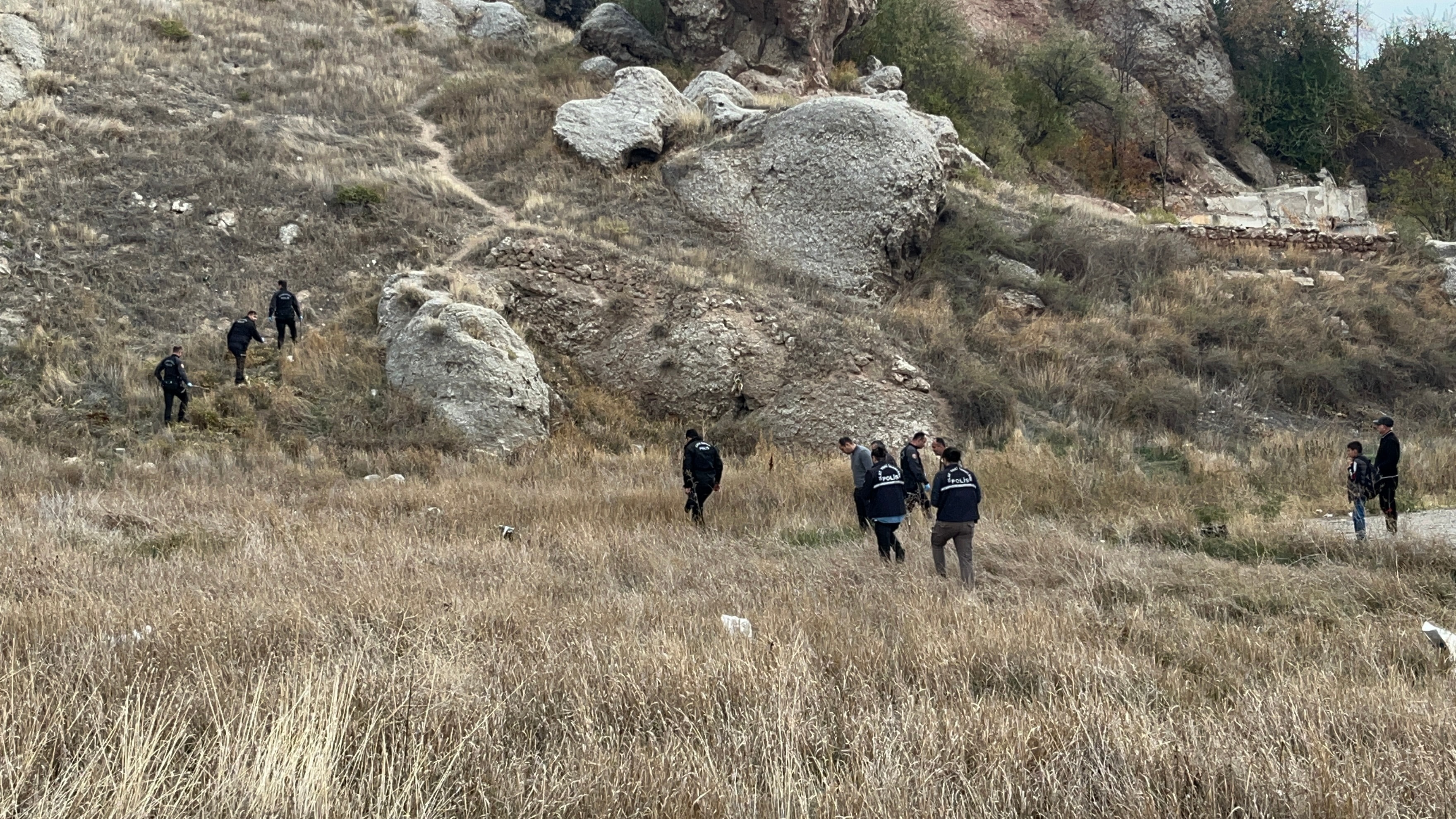 "Sivas'ta dehşet: Mezarlıkta parçalanmış bebek cesedi bulundu