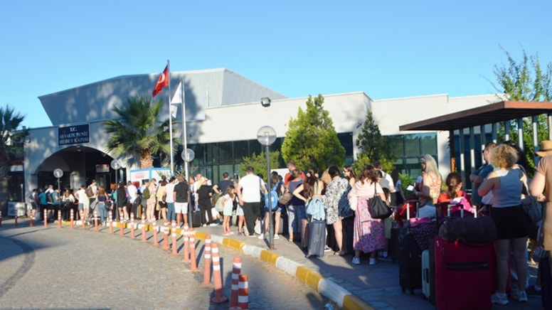 Türkler Yunan Adaları'na akın etti: Sayı belli oldu