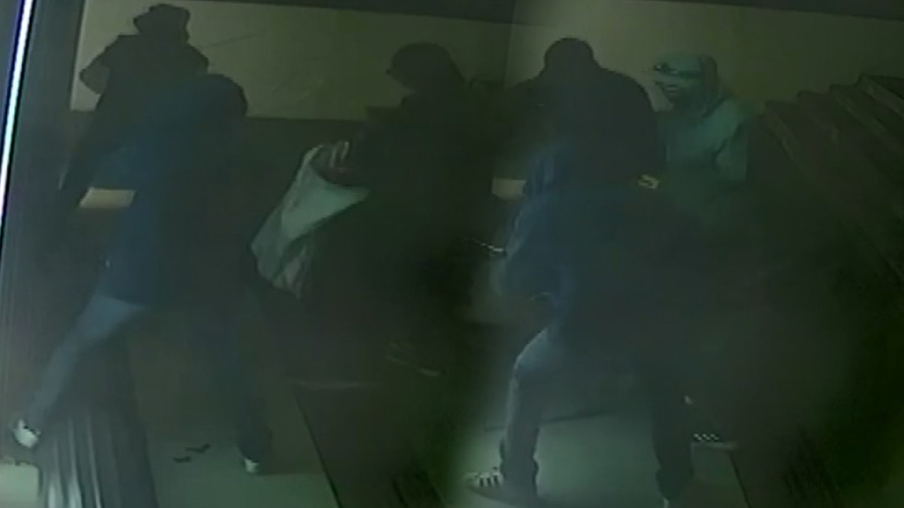 İş yerlerinden hırsızlık yapan 4 şüpheli gözaltına alındı