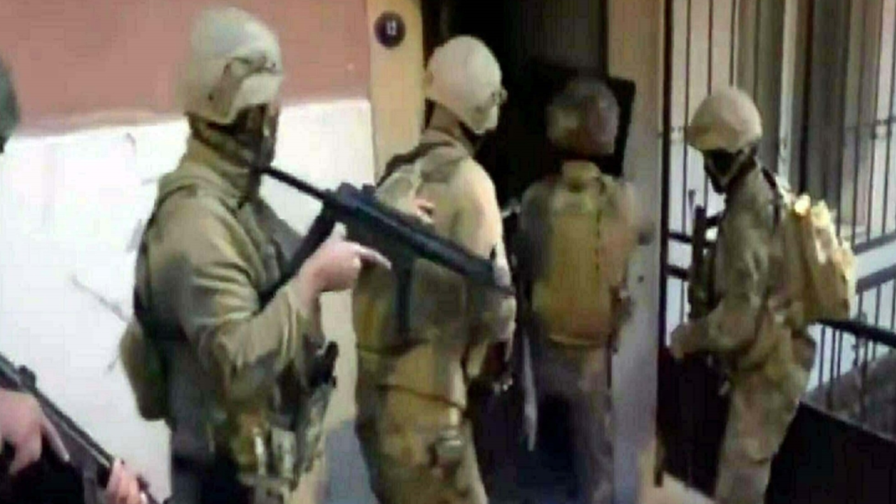İzmir ve Mersin'de operasyon: 12 FETÖ şüphelisine gözaltı