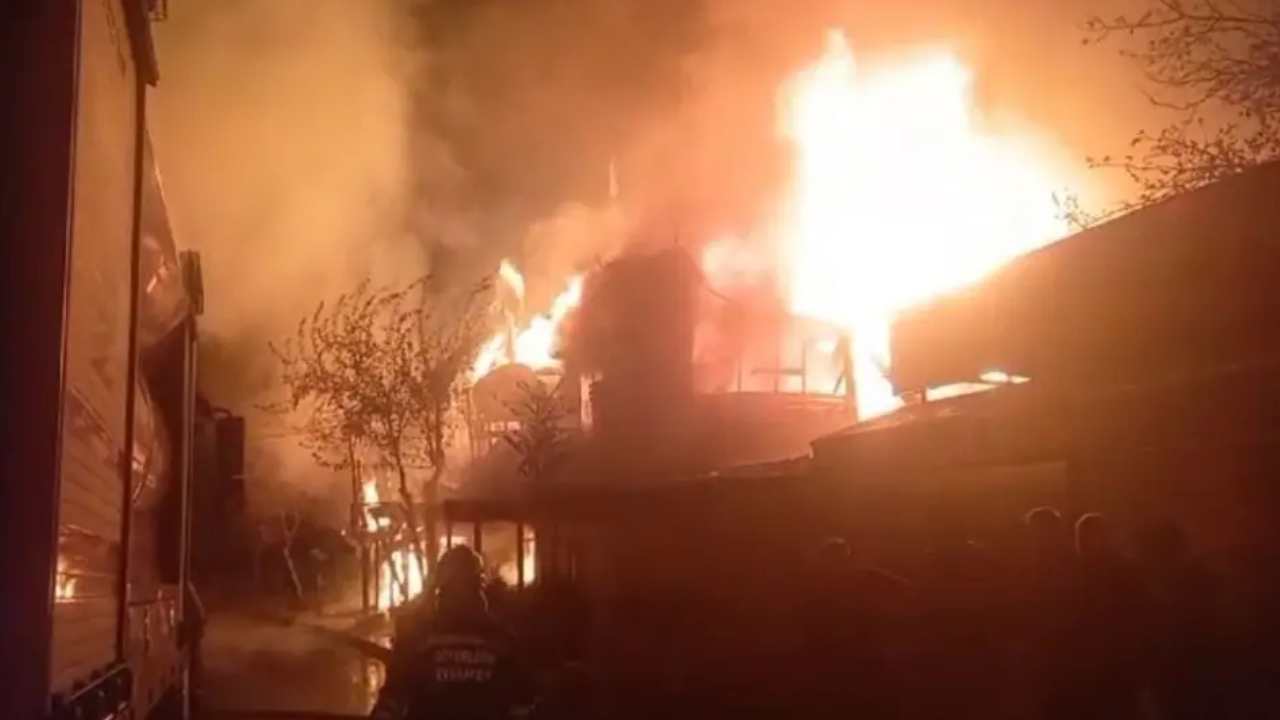 Kafede başlayan yangın çevreye de yayıldı