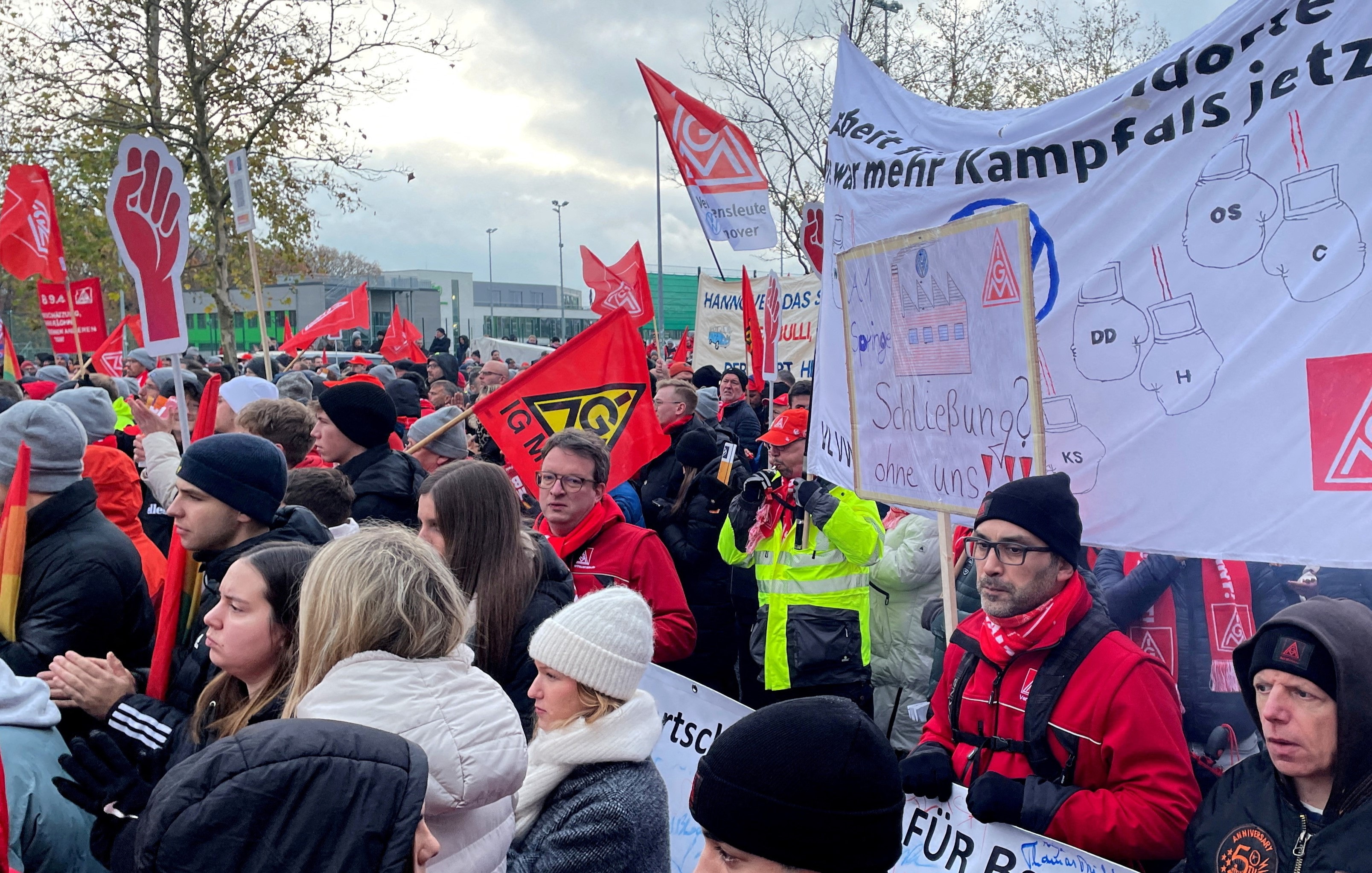 Volkswagen işçileri 9 fabrikada birden greve gidiyor