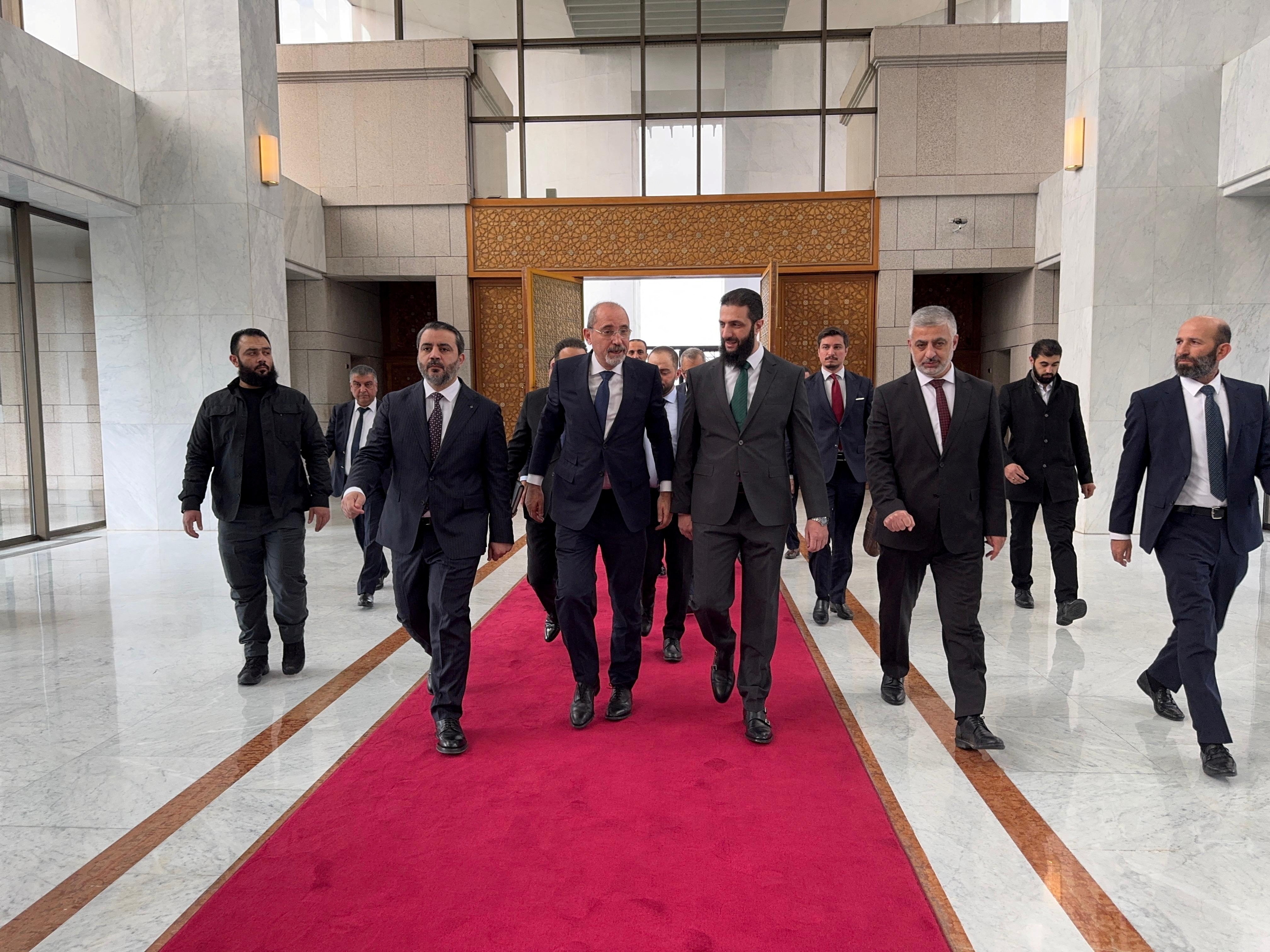 Yeni Suriye'yi ziyaret eden Arap ülkesi, destek mesajı verdi