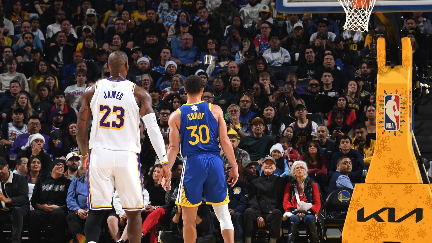 Son saniye basketiyle Curry yıkıldı