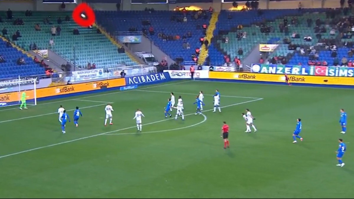 Rizespor'un yıldızı hızını alamadı! Çatıdan döndü...