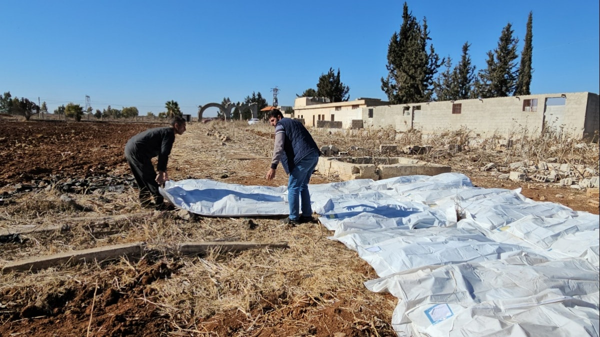 Suriye'deki toplu mezarlara en az 100 bin kişi gömüldü