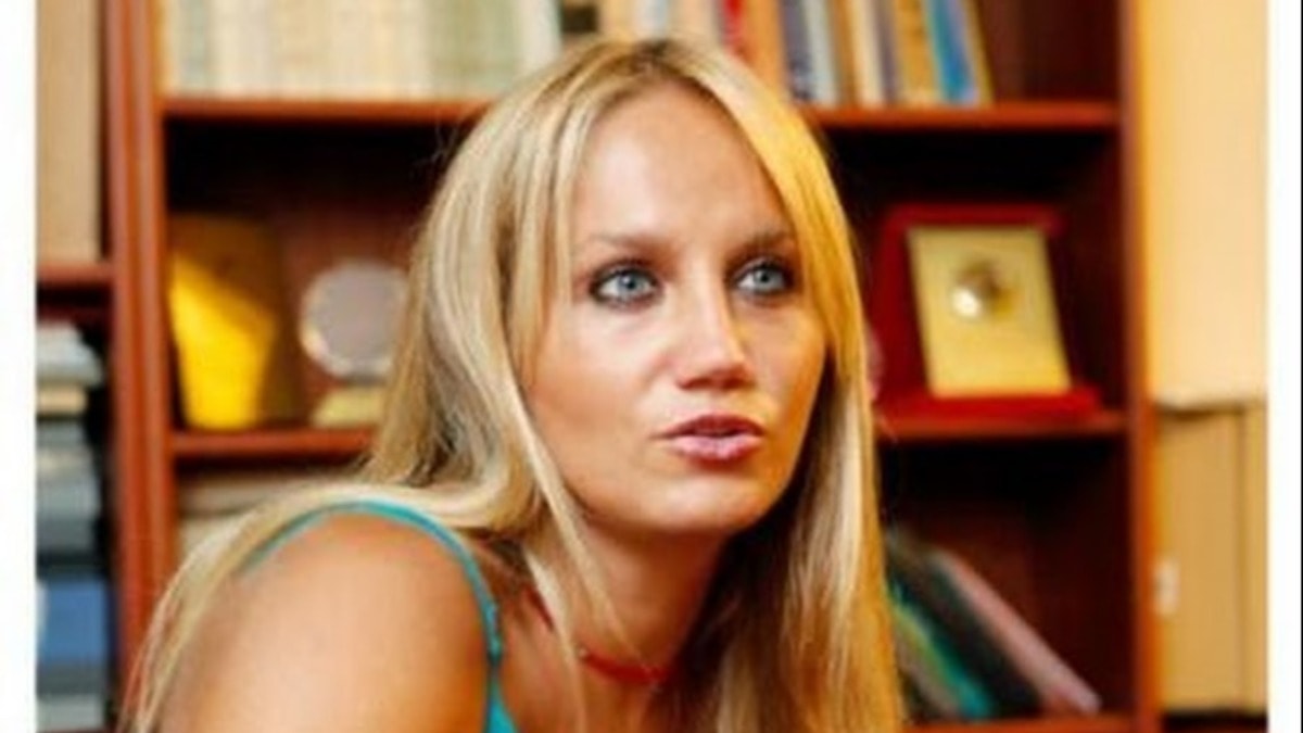 Sanatçı Pınar Aydınlar'a terör soruşturmasından gözaltı