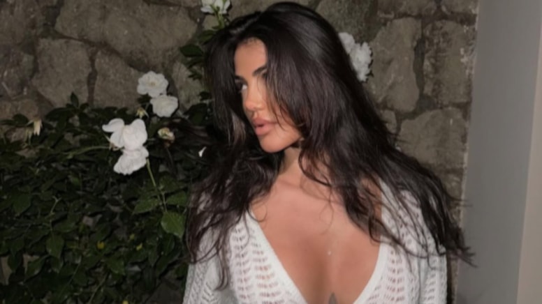 Kosovalı şarkıcı Morena Taraku Kızılcık Şerbeti'nde