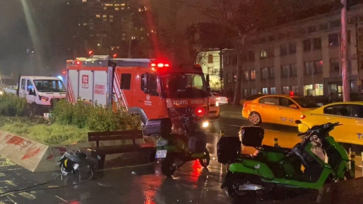 İstanbul'da sağanak! İş yerlerini su bastı