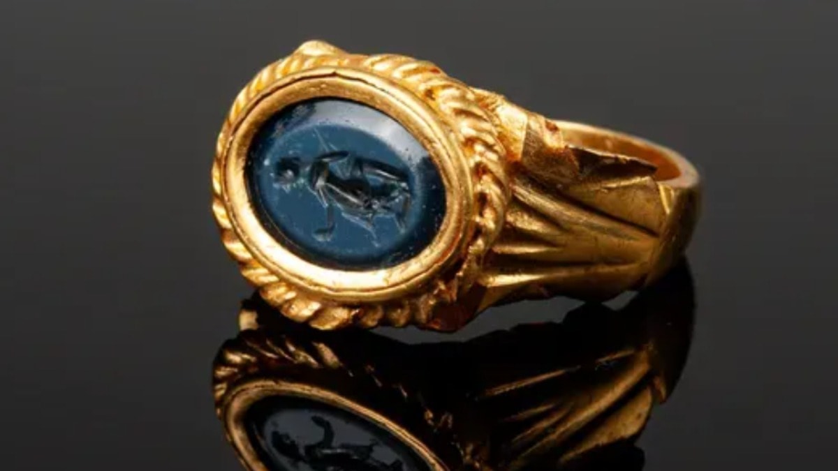 Fransa'da tarihi hazine bulundu: Bin 800 yıllık 'Venüs' yüzüğü