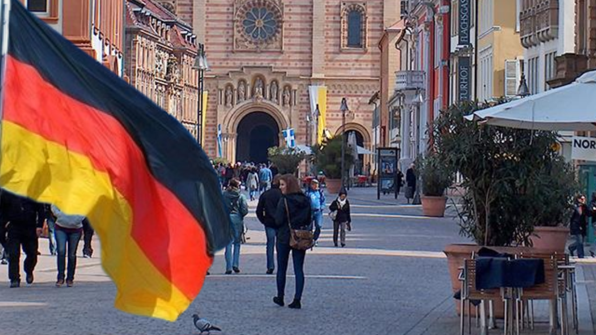 Almanlar her gün o saatte çıt çıkarmazlar: Ülke sessizliğe gömülüyor