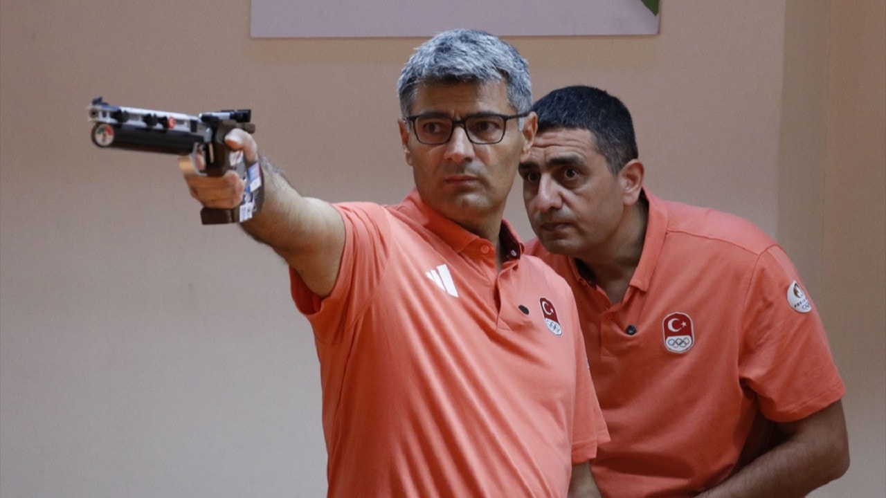 Milli atıcı Yusuf Dikeç ilk 10'a kaldı