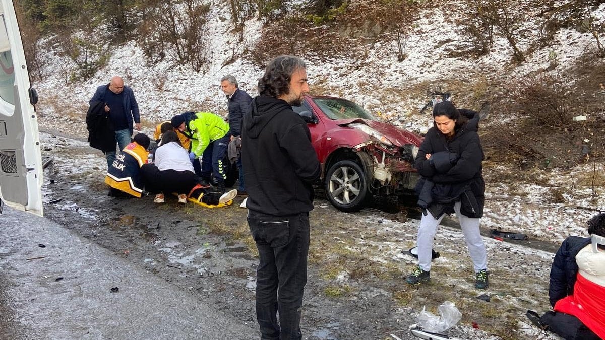 Yağmur kazaya neden oldu: 1 ölü, 3 yaralı - sozcu.com.tr 22.12.2024 19:35