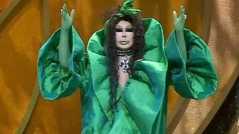 Bülent Ersoy esti gürledi: Vizyonsuz, kıskanç bir avuç insan...