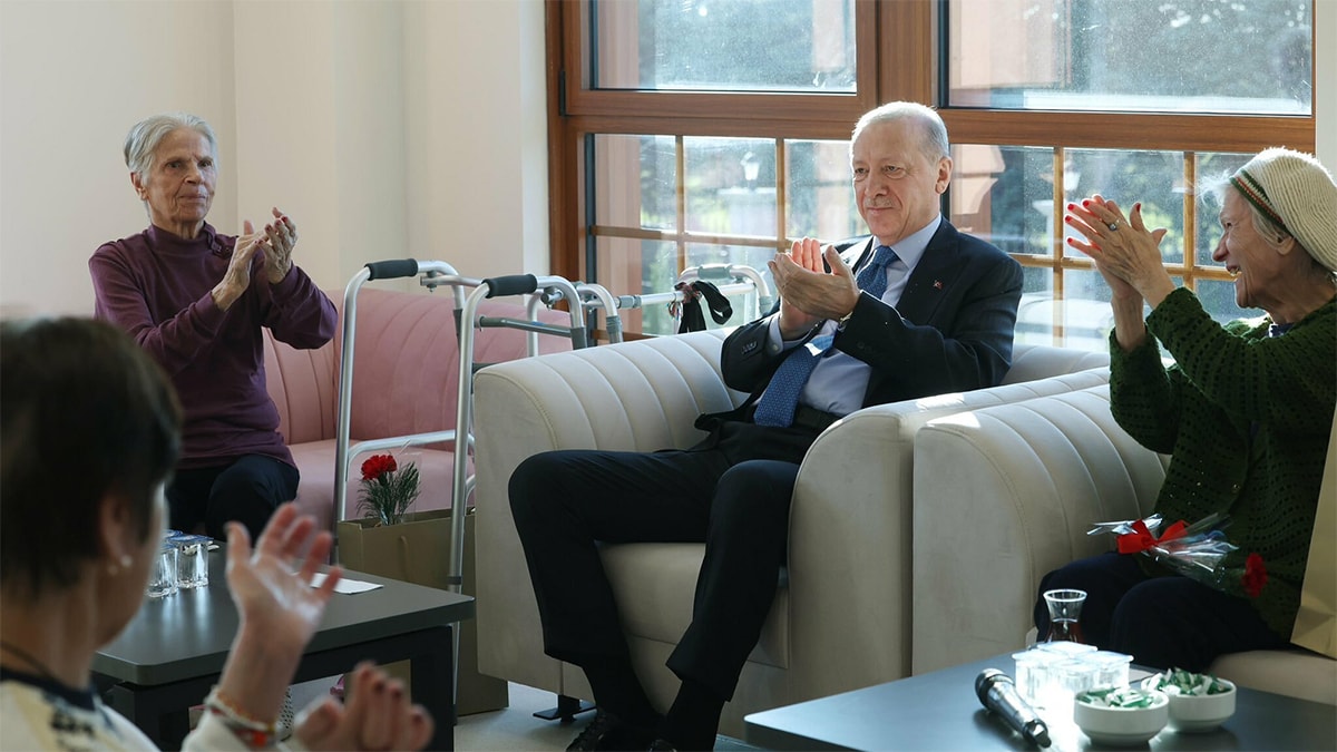 Erdoğan, Darülacezeyi ziyaret etti