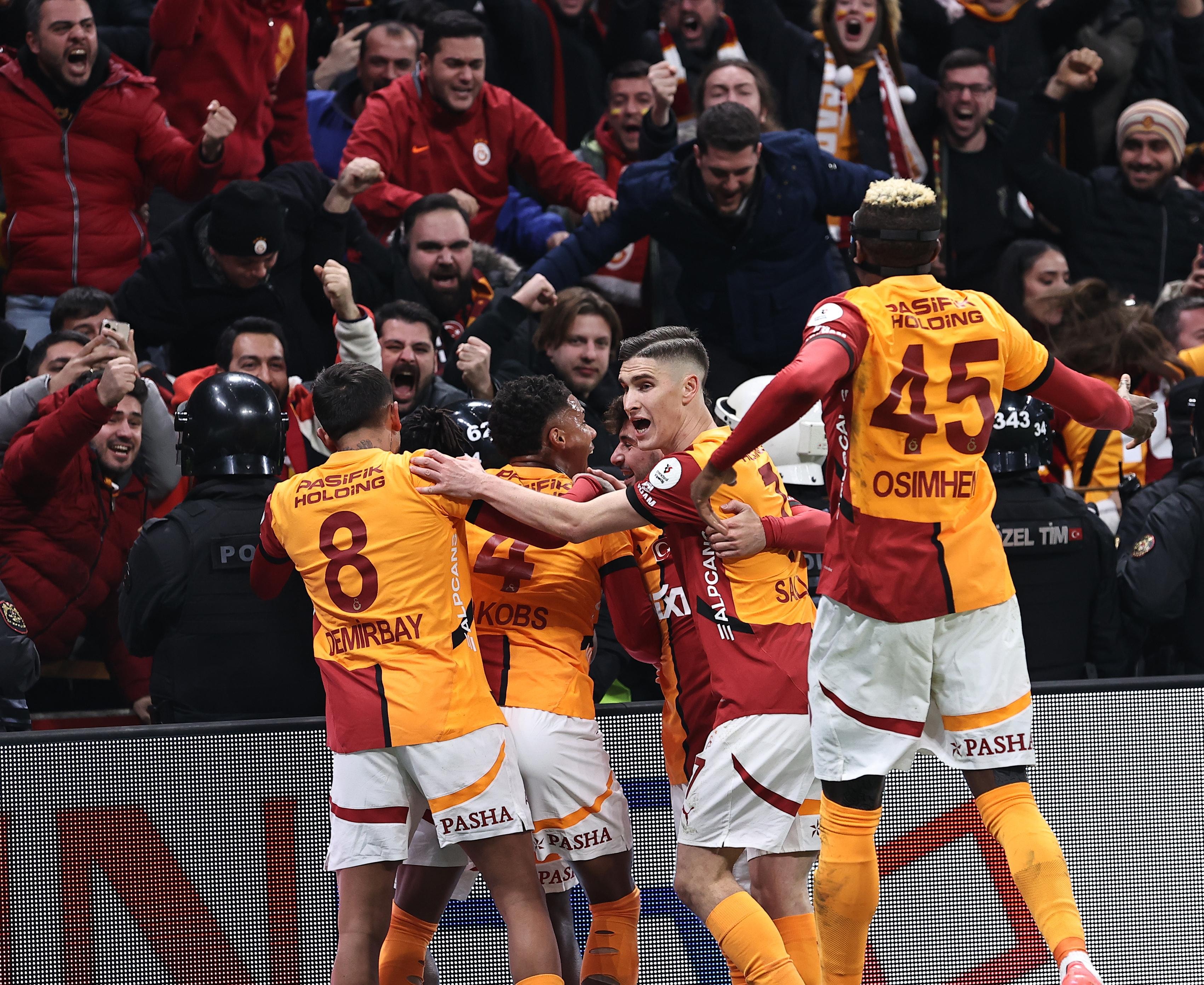 Galatasaray Kayserispor karşısına farka çıkıyor