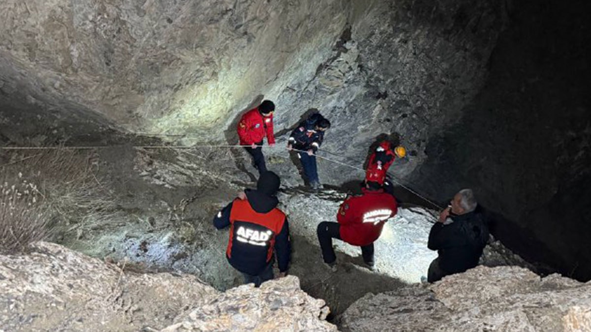 Hakkari'de korkunç son: 300 metrelik uçurumdan düşüp öldü