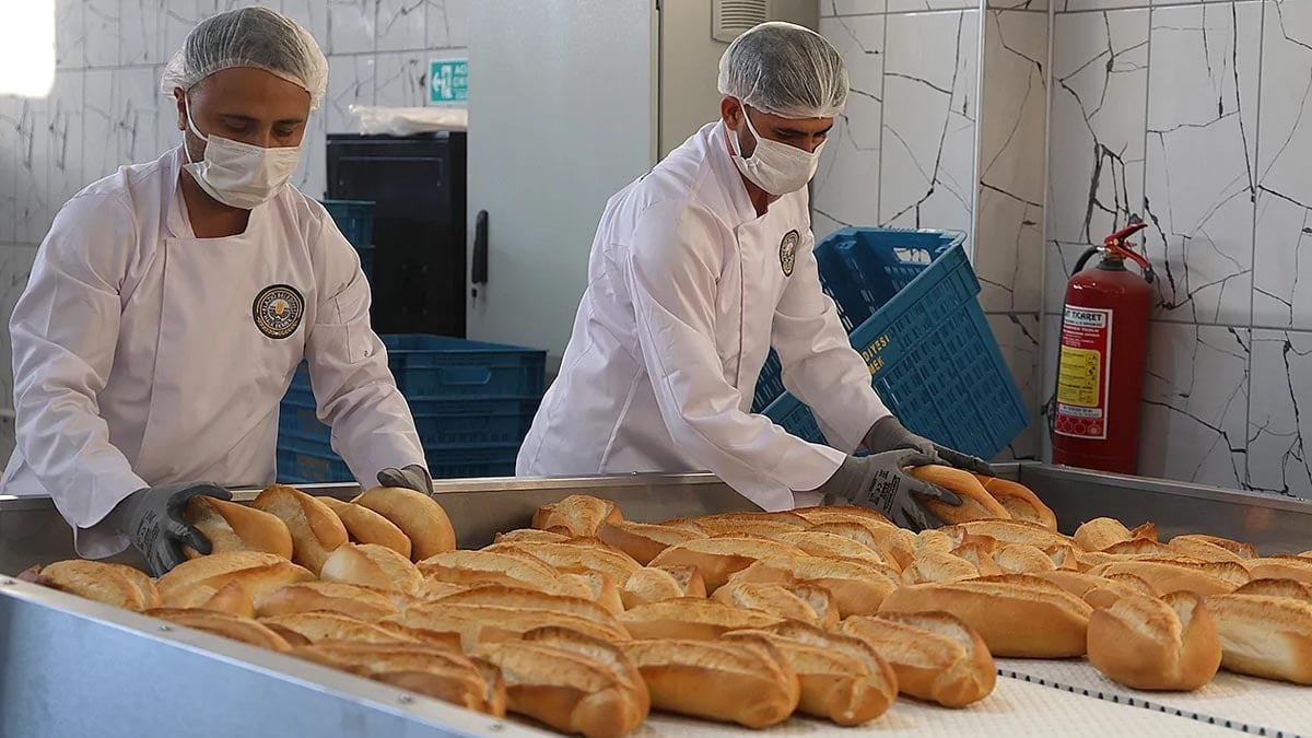 Halk ekmek fabrikası açıldı, 10 TL’ye satılan ekmek 5 TL’ye düştü