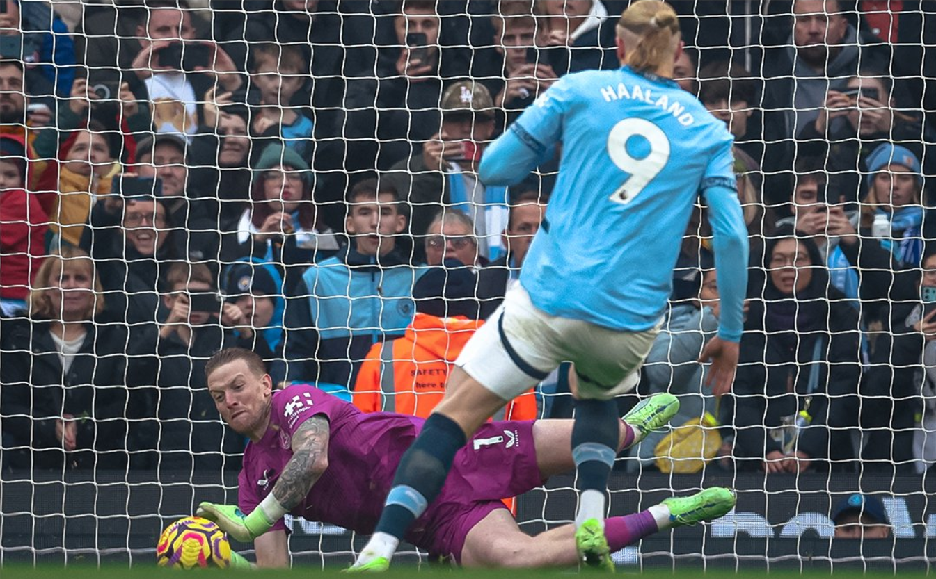 Haaland penaltıyı kaçırdı! Kalecinin hareketleri olay oldu