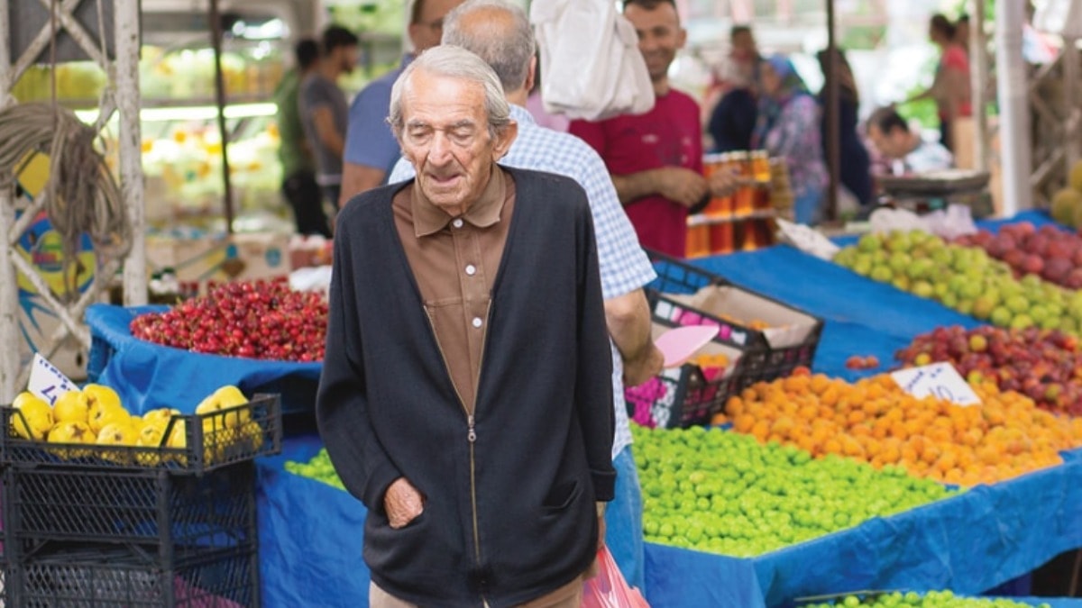 Pazarcı esnaf: Emekli kırık yumurta soruyor
