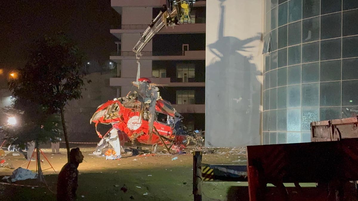 4 kişinin hayatını kaybettiği helikopterin enkazı kaldırıldı