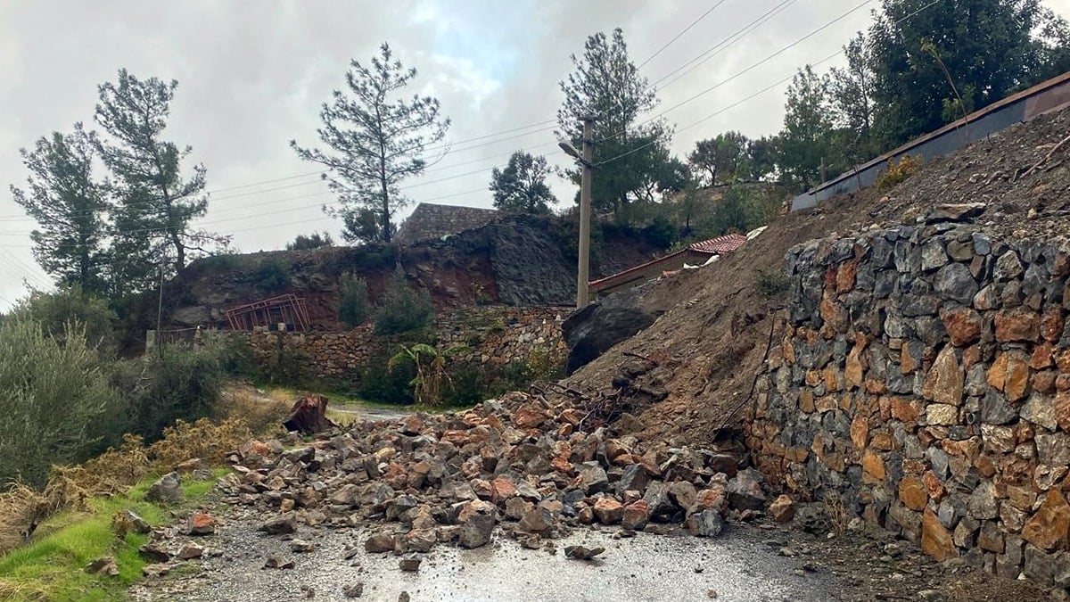 Bodrum’da sağanak sonrası heyelan