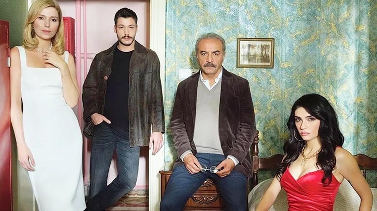 'İnci Taneleri'nde aşk bombası! Gönlünü rol arkadaşına kaptırdı