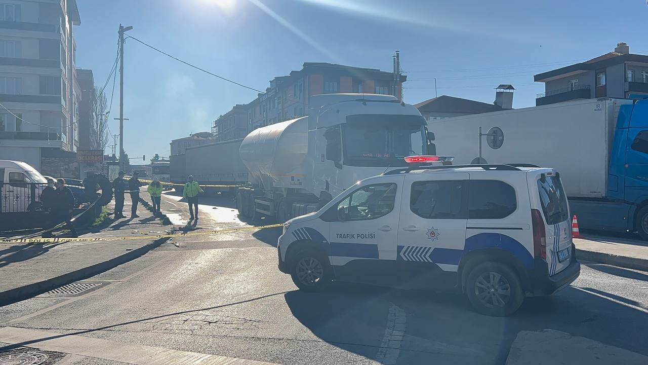 Arnavutköy'de feci kaza: Tankerin altında kalarak can verdi