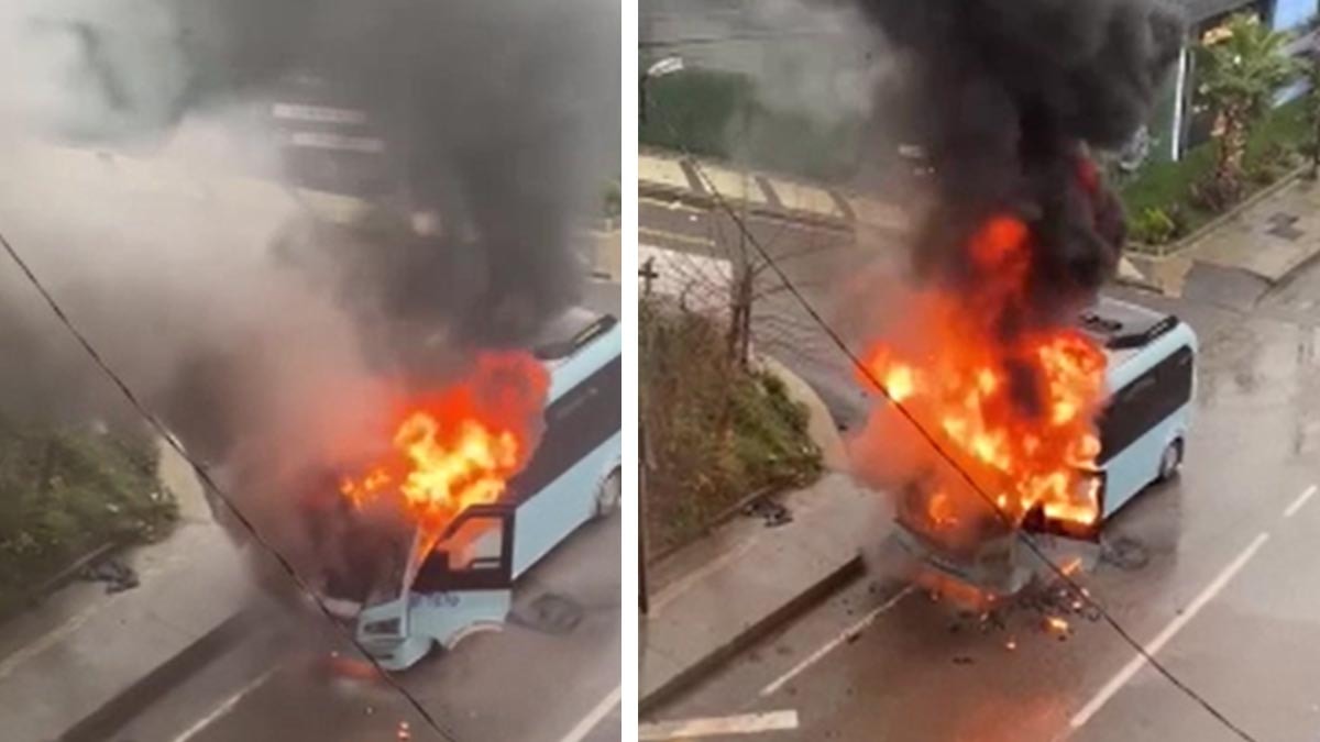 Tıklım tıklım dolu minibüste bir anda yangın çıktı