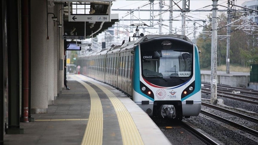 Marmaray pazar günü taşıdığı yolcu sayısıyla rekor tazeledi