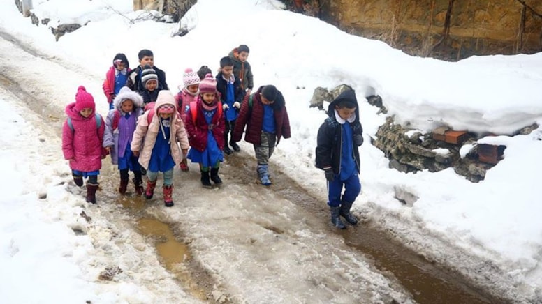 Kar yağışı sonrası ilk tatil haberi! 4 ilde eğitime 1 gün ara verildi