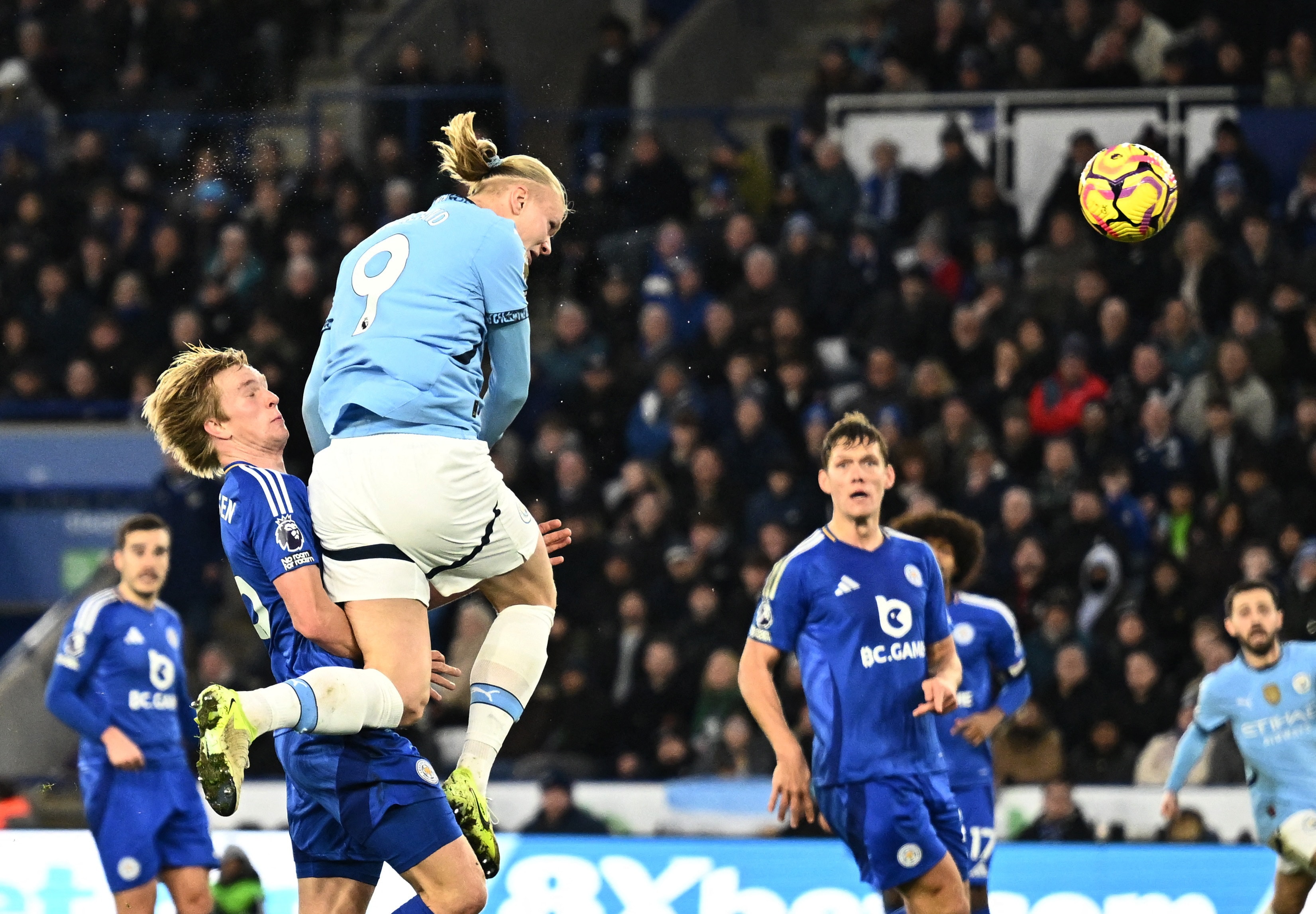 Manchester City deplasmanda Leicester City'yi yenerek nefes aldı