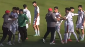 Golü yiyince çıldırdı! Oyuncusunu dövmeye kalktı