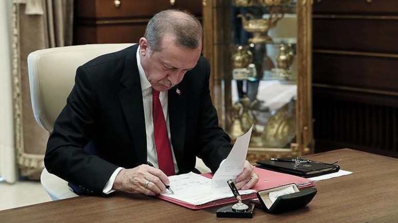 Erdoğan, 31 üst düzey ismi görevden aldı